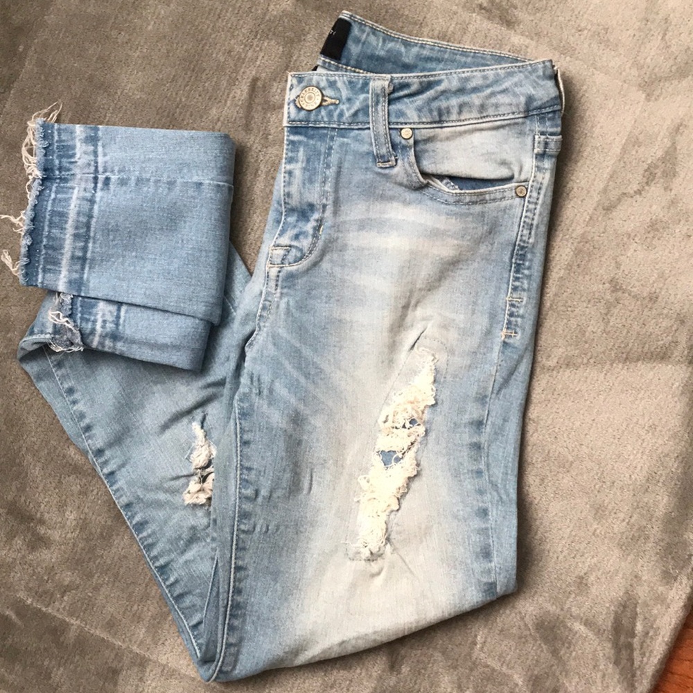 Lightwash Distressed Jeans